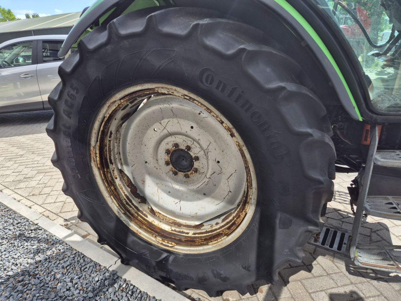 DEUTZ AGROTRON 85 tractor met 4 cilinder en 85 pk
