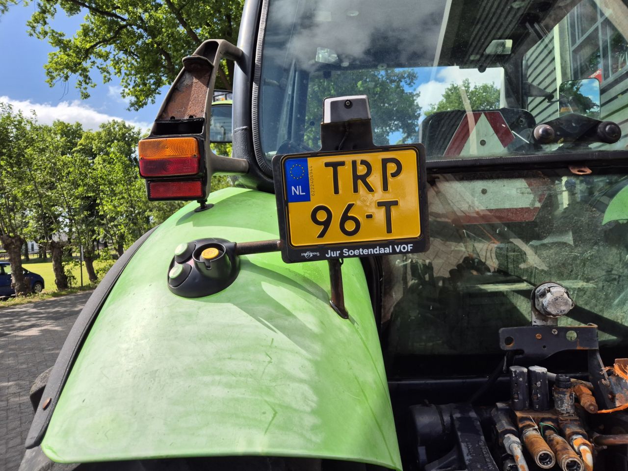 DEUTZ AGROTRON 85 tractor met 4 cilinder en 85 pk