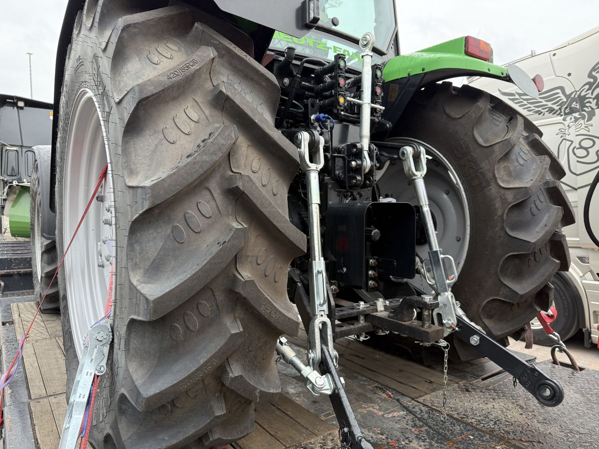 DEUTZ FAHR AGROFARM 115 G tractor met 100 pk en 4 cilinder