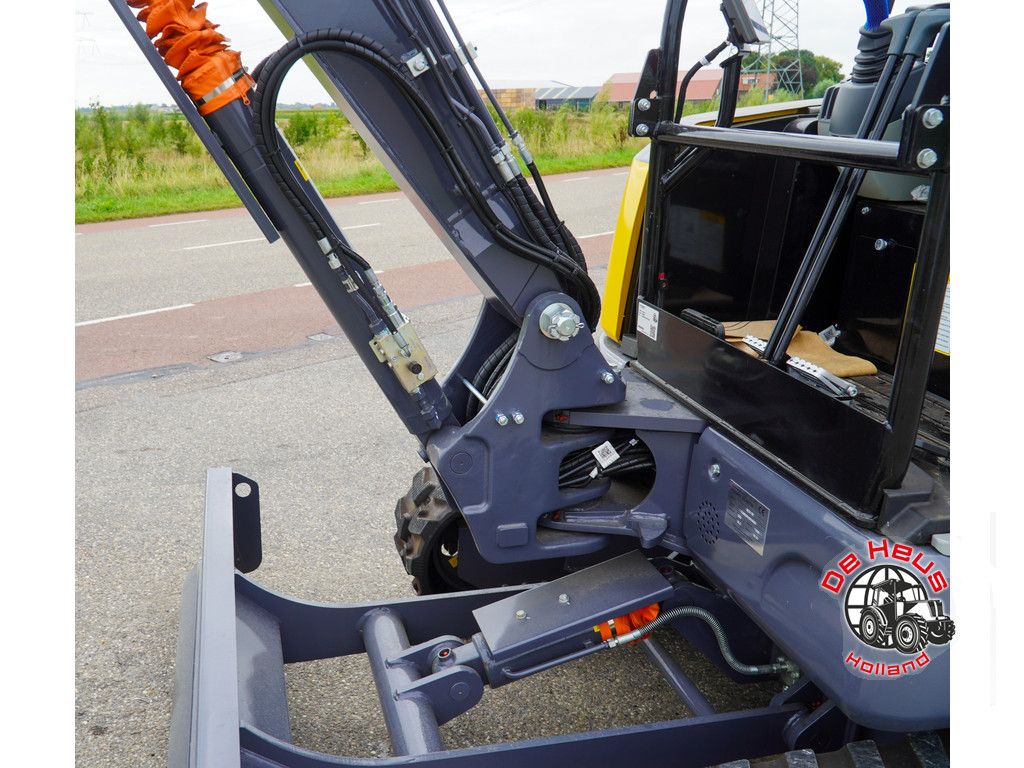 Eurotrac HE36SR