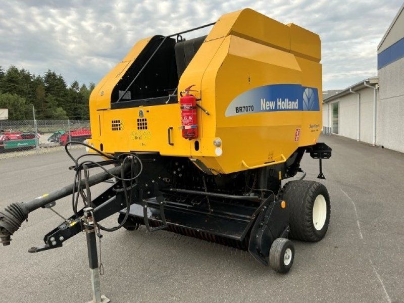 New Holland BR7070