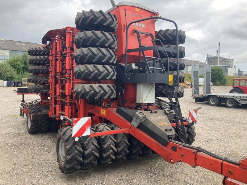 Kuhn Espro 6m bugseret
