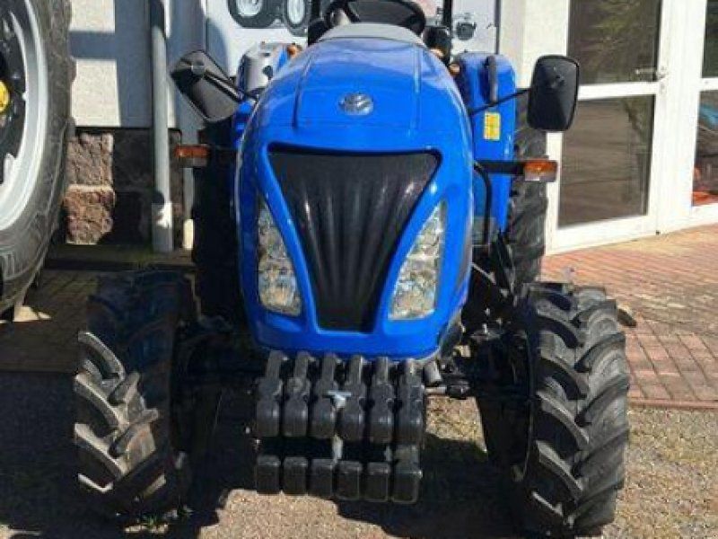 New Holland BOOMER 50