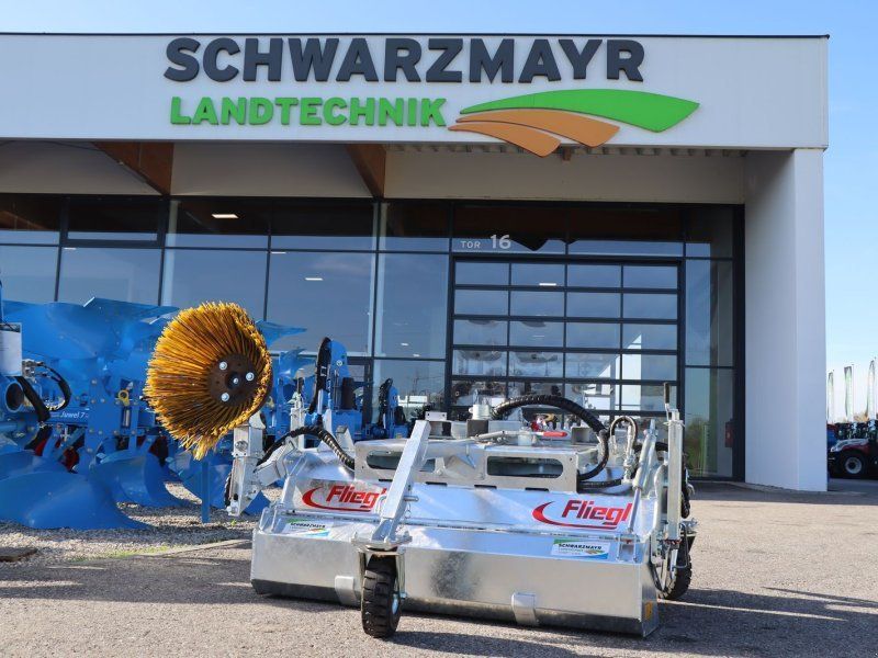 Fliegl AgroCenter Kehrmaschine 1550