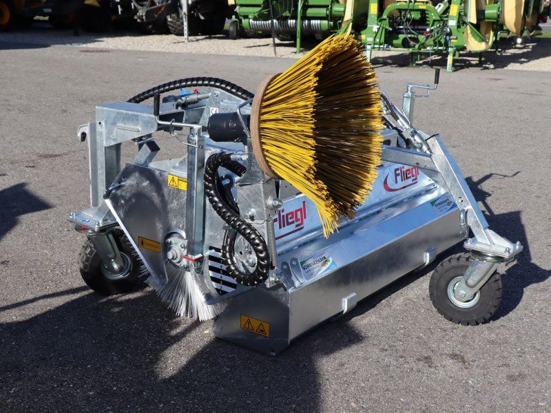 Fliegl AgroCenter Kehrmaschine 1550