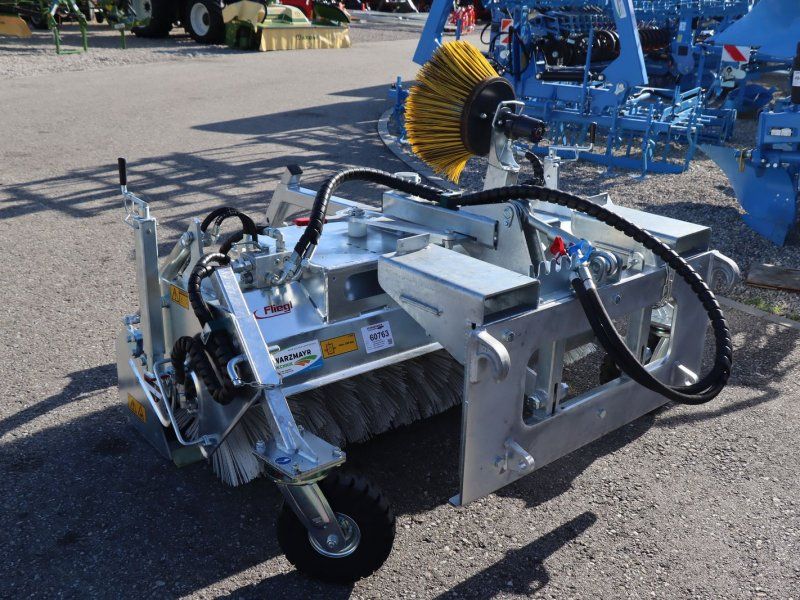 Fliegl AgroCenter Kehrmaschine 1550