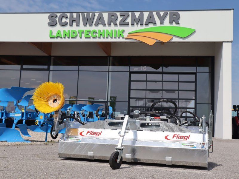 Fliegl AgroCenter Kehrmaschine 2300