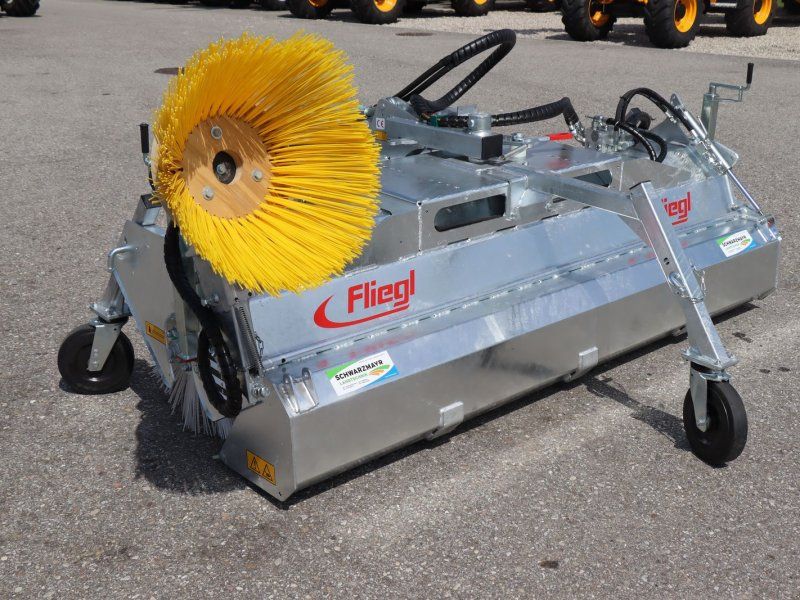 Fliegl AgroCenter Kehrmaschine 2300