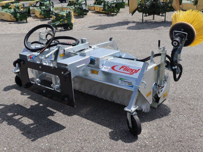 Fliegl AgroCenter Kehrmaschine 2300