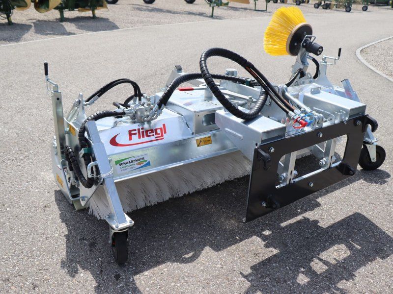 Fliegl AgroCenter Kehrmaschine 2300