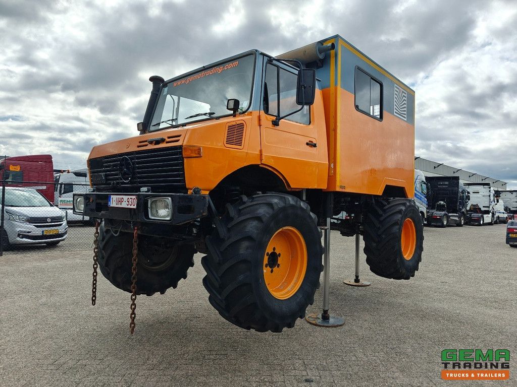 Mercedes-Benz Unimog 1300L 4x4 Schaltgetriebe - Geschlossener Kasten - Zapfwelle - Hydraulische Stützbeine - Webasto - Sounding-Fahrzeug