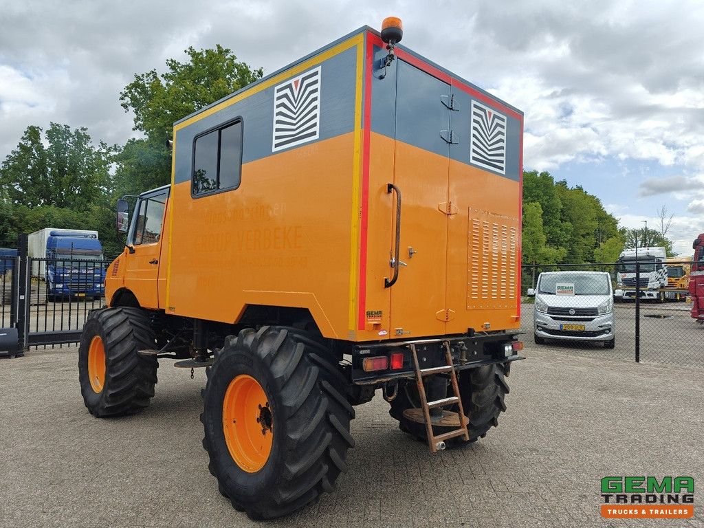 Mercedes-Benz Unimog 1300L 4x4 Schaltgetriebe - Geschlossener Kasten - Zapfwelle - Hydraulische Stützbeine - Webasto - Sounding-Fahrzeug