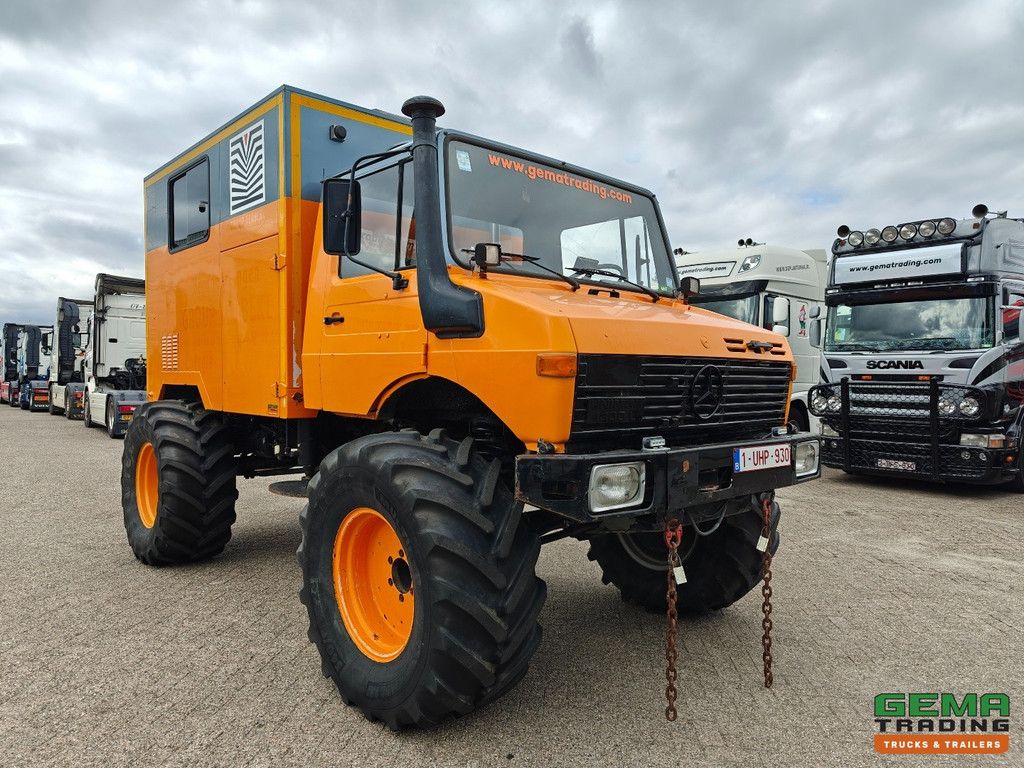 Mercedes-Benz Unimog 1300L 4x4 Schaltgetriebe - Geschlossener Kasten - Zapfwelle - Hydraulische Stützbeine - Webasto - Sounding-Fahrzeug