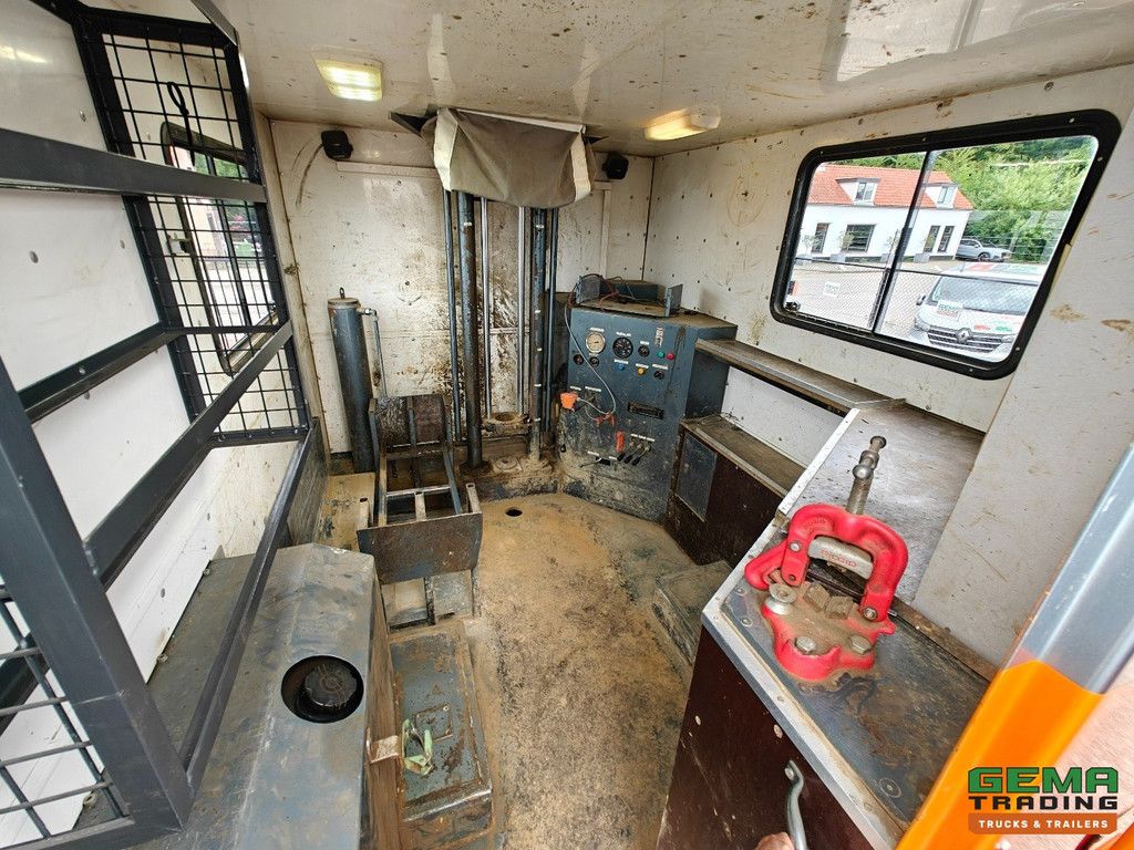 Mercedes-Benz Unimog 1300L 4x4 Schaltgetriebe - Geschlossener Kasten - Zapfwelle - Hydraulische Stützbeine - Webasto - Sounding-Fahrzeug