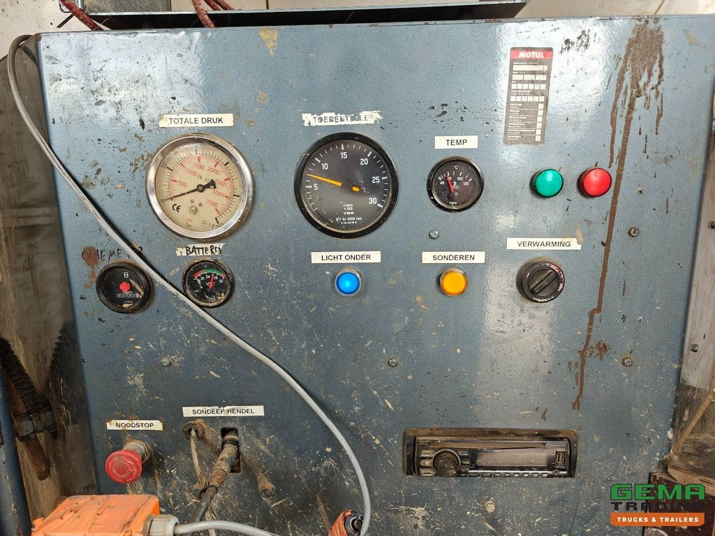 Mercedes-Benz Unimog 1300L 4x4 Schaltgetriebe - Geschlossener Kasten - Zapfwelle - Hydraulische Stützbeine - Webasto - Sounding-Fahrzeug