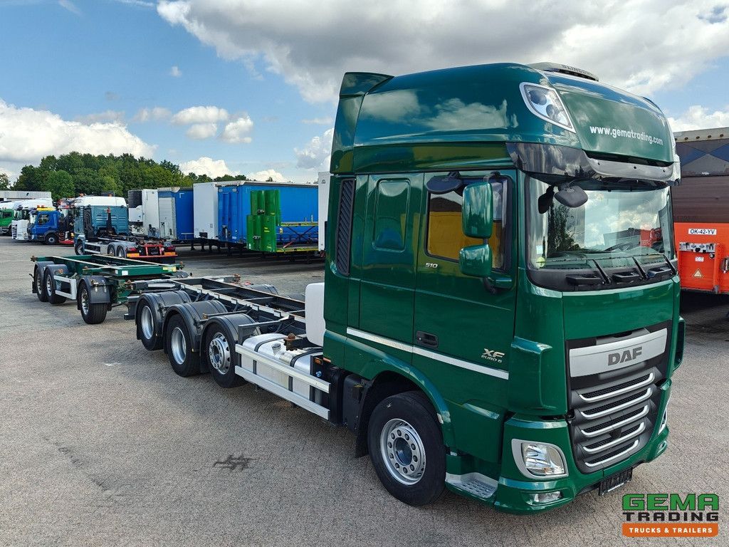 DAF XF510 8x2/4 SuperSpaceCab Euro5 - Retarder - StandAirco - 20FT ContainerCombi + 3 Assige Renders aanhanger -