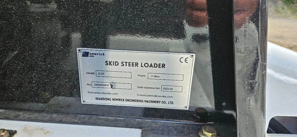 Wolf Skidster loader JC 25