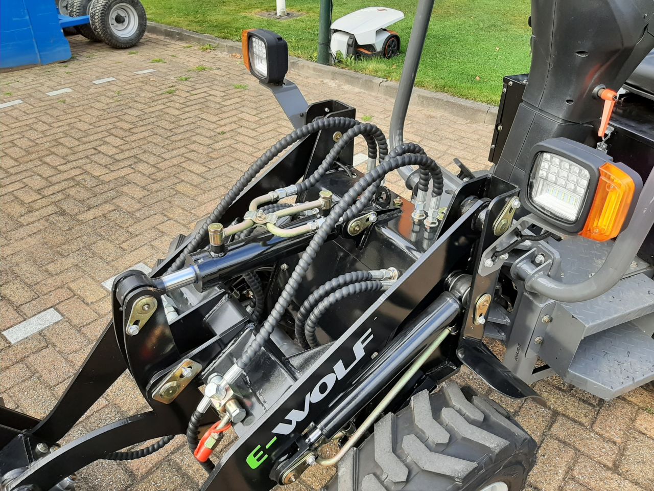E Wolf 604 elektrische shovel met grondbak