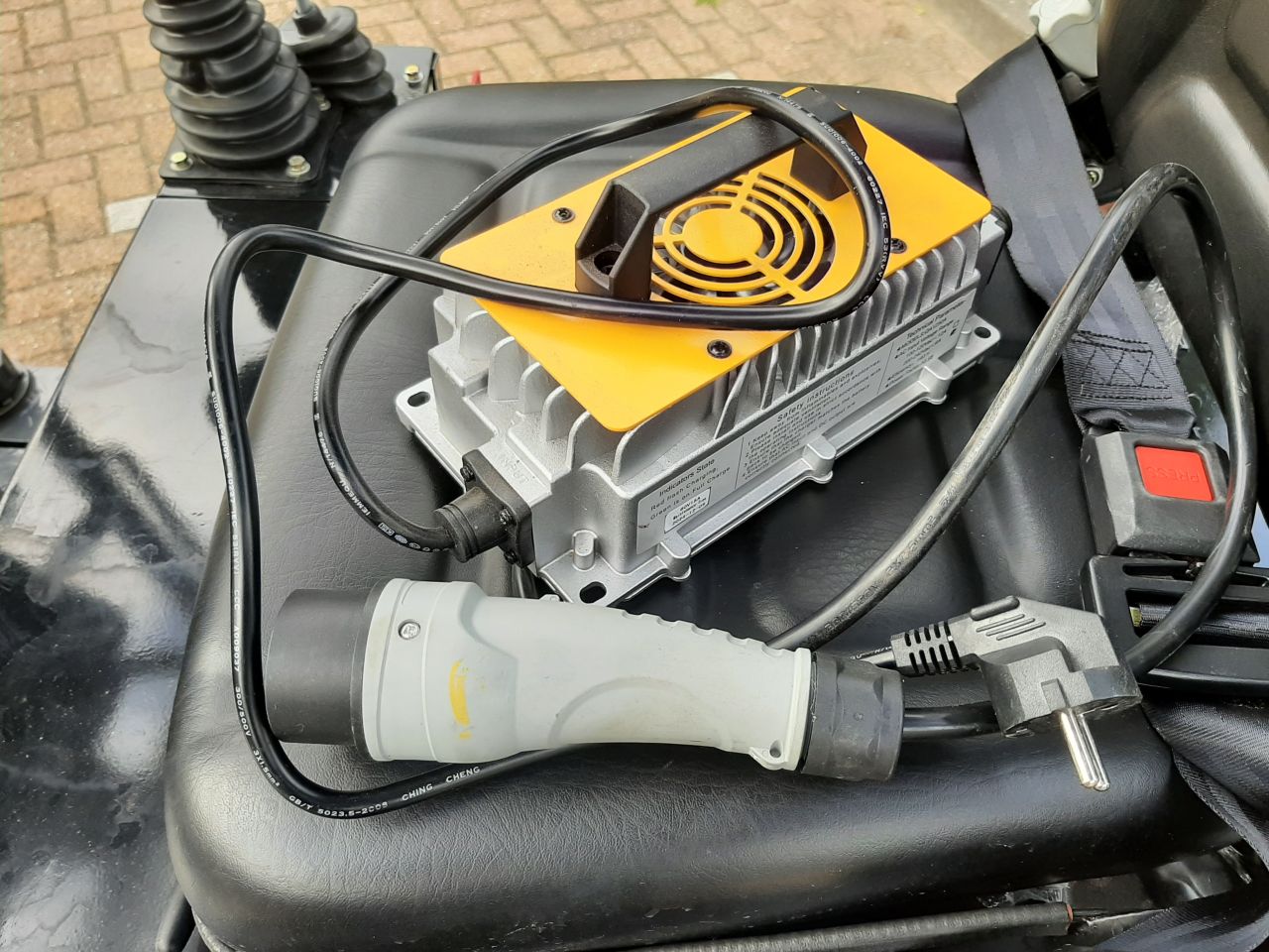 E Wolf 604 elektrische shovel met grondbak