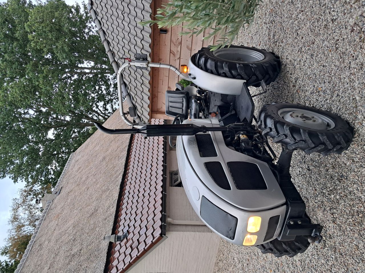 Mahindra eurotrack 25