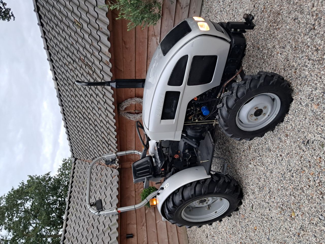 Mahindra eurotrack 25