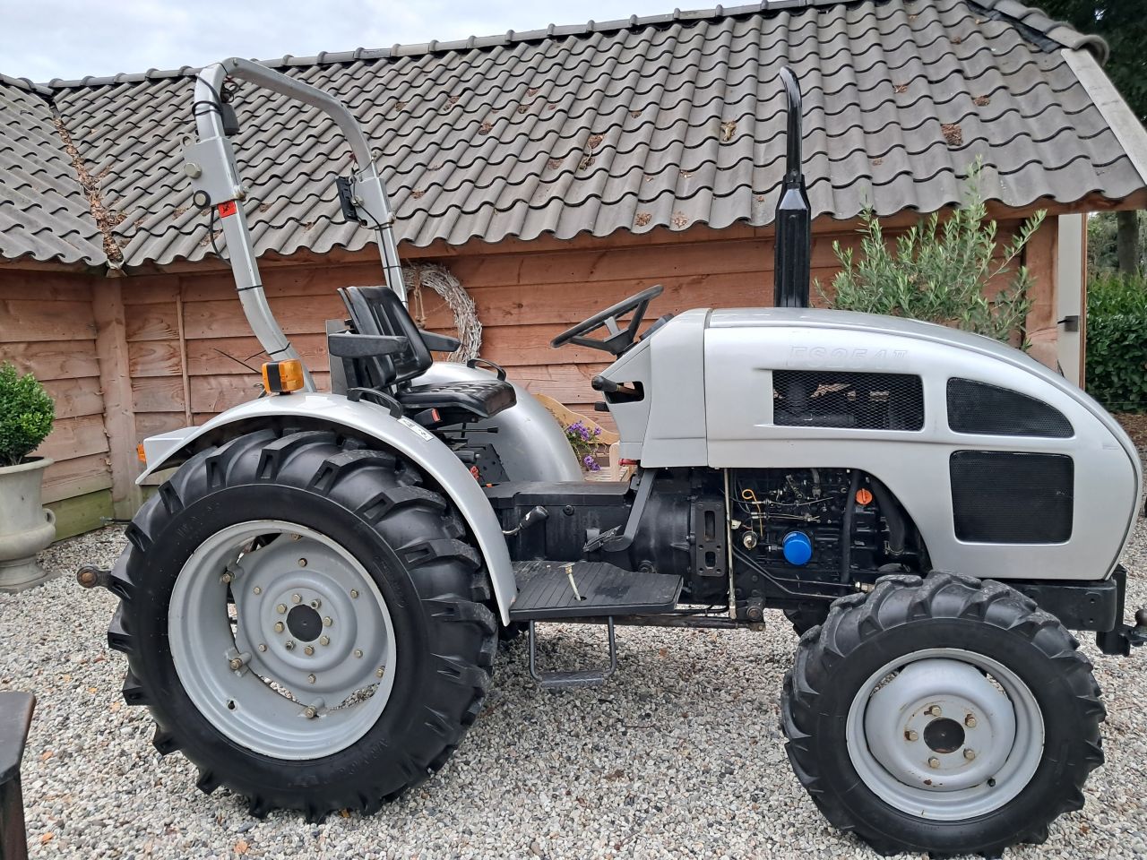 Mahindra eurotrack 25