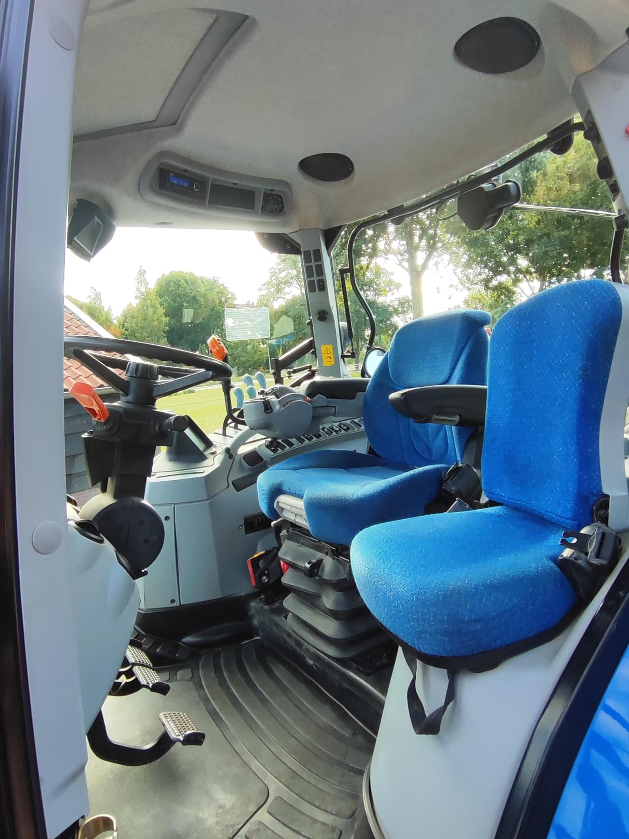 New Holland T 6030 Range Command