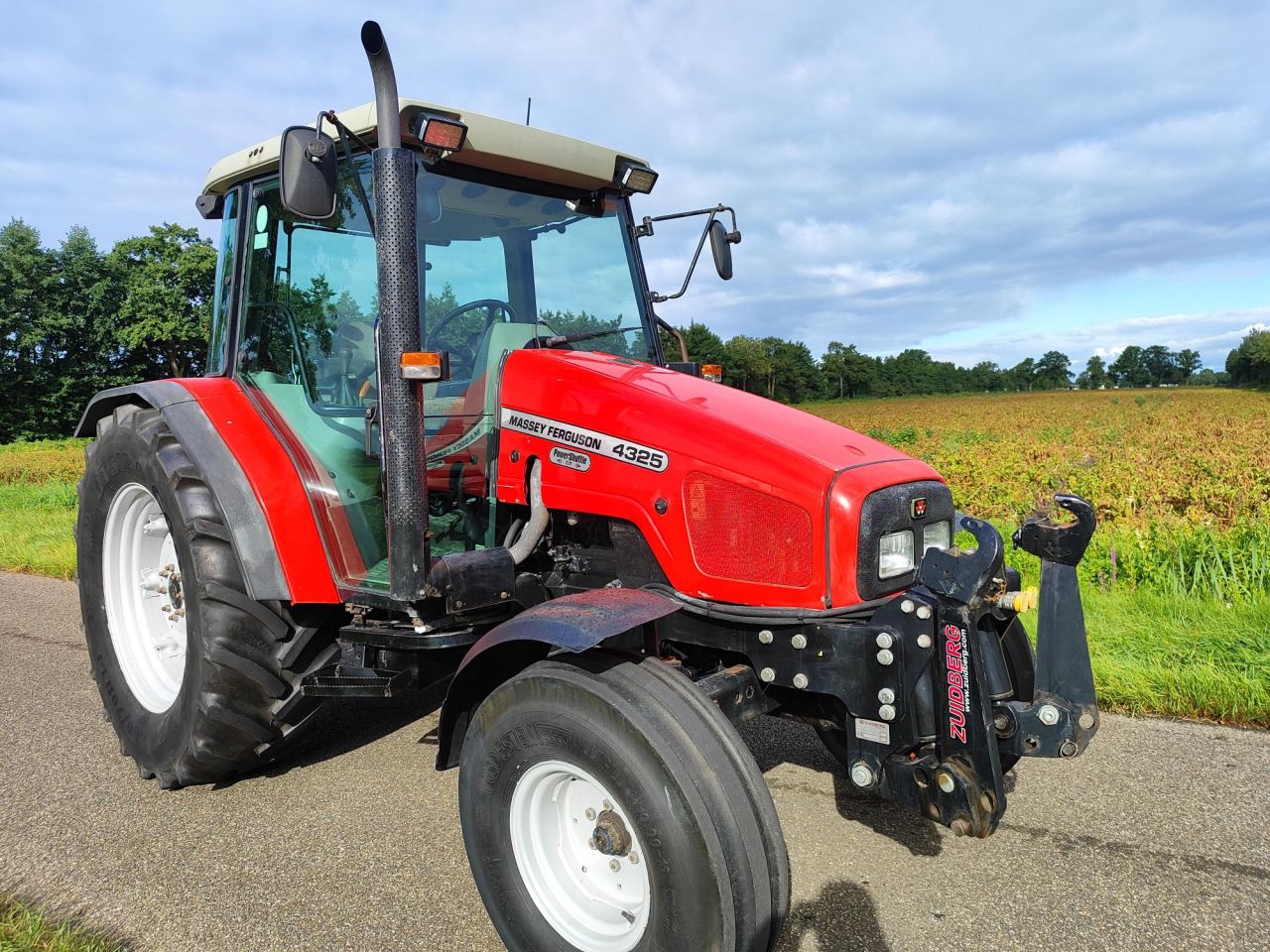 Massey Ferguson 4325