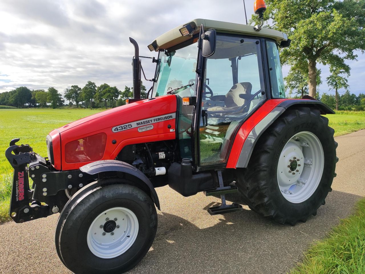 Massey Ferguson 4325