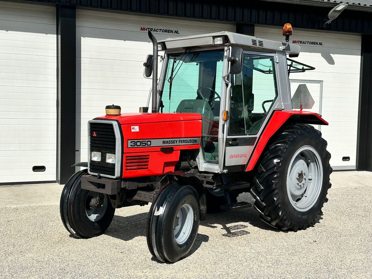 TE KOOP: zeer nette MASSEY FERGUSON 3050