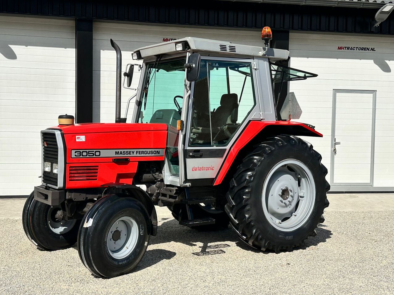 TE KOOP: zeer nette MASSEY FERGUSON 3050