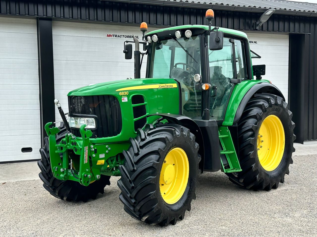 TE KOOP: zeer nette JOHN DEERE 6830