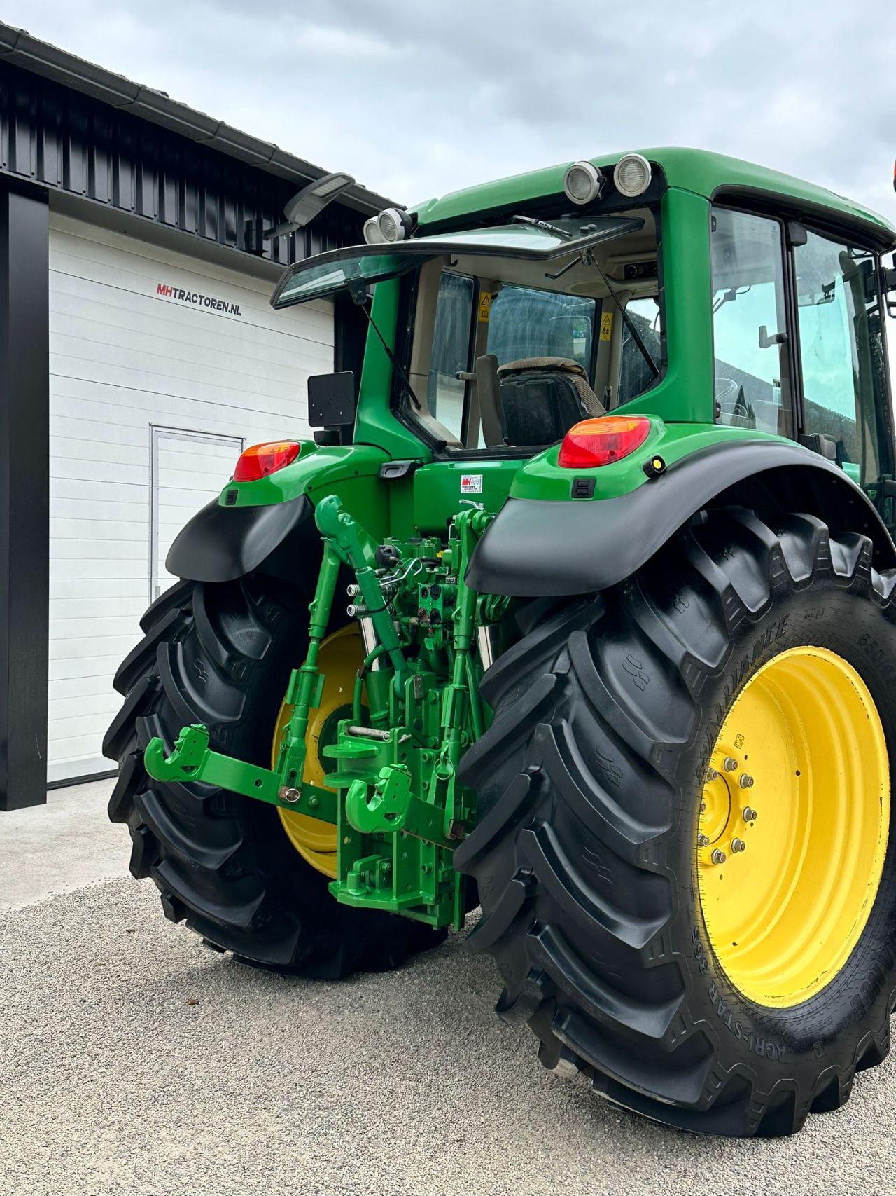 TE KOOP: zeer nette JOHN DEERE 6830
