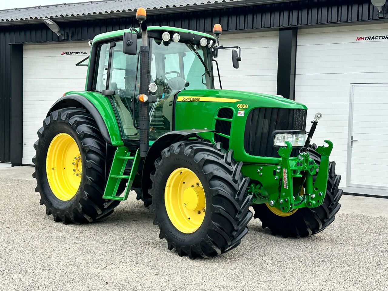 TE KOOP: zeer nette JOHN DEERE 6830