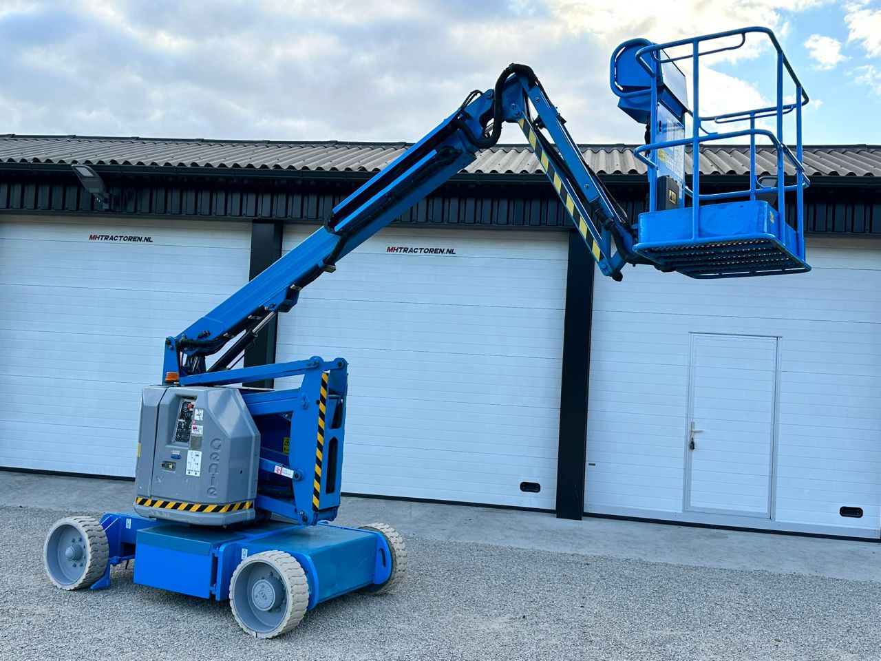 TE KOOP: zeer nette GENIE Z34-22 hoogwerker