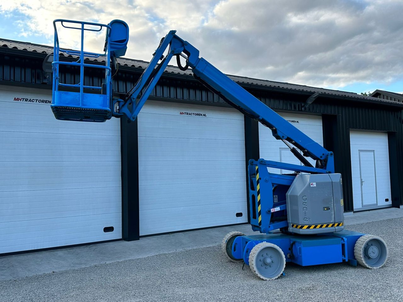 TE KOOP: zeer nette GENIE Z34-22 hoogwerker