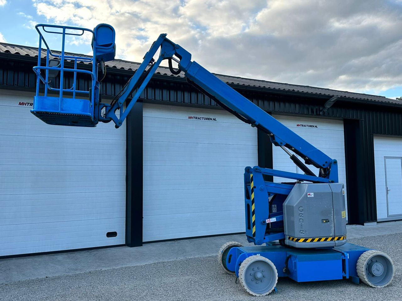 TE KOOP: zeer nette GENIE Z34-22 hoogwerker