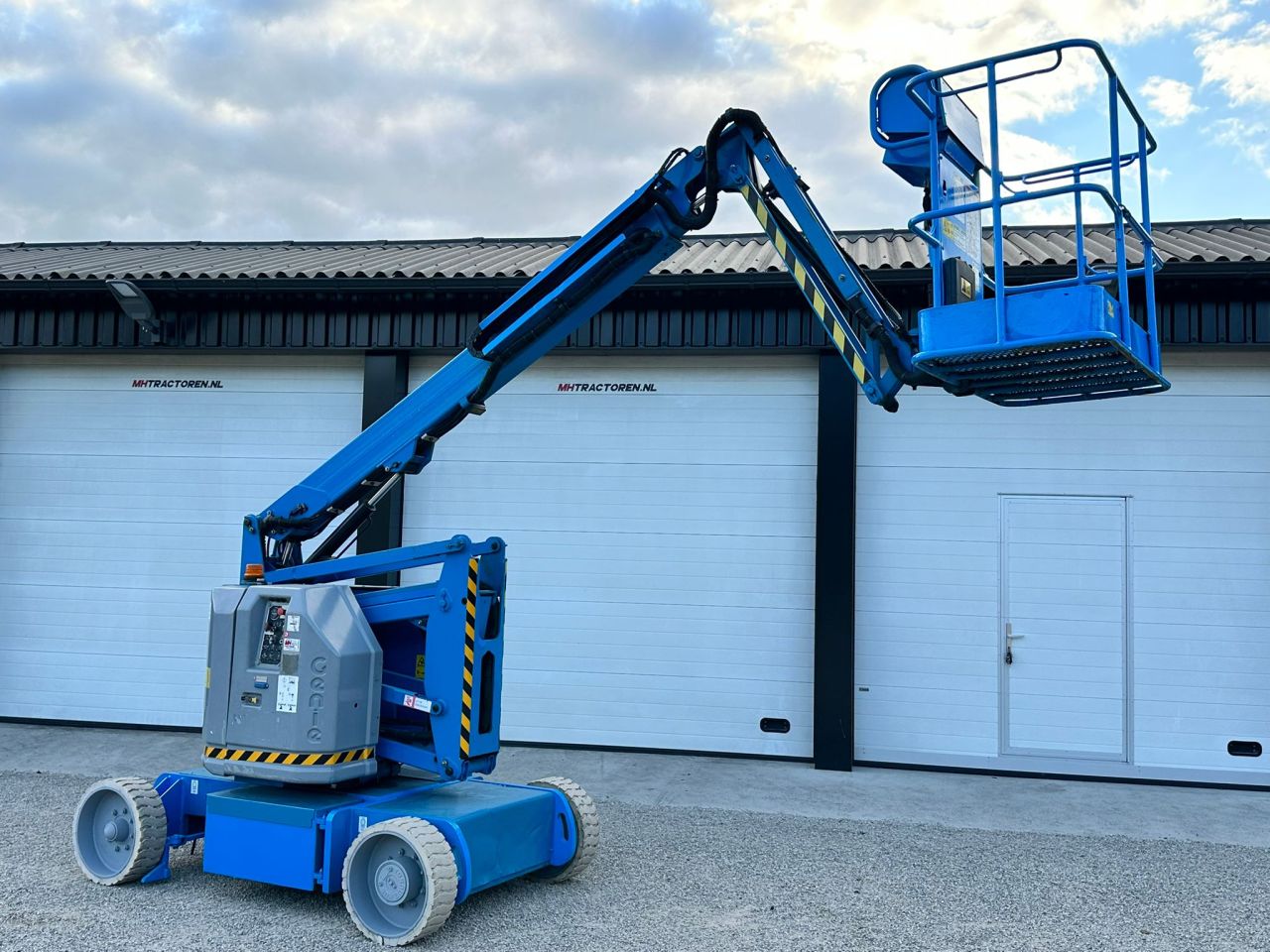 TE KOOP: zeer nette GENIE Z34-22 hoogwerker