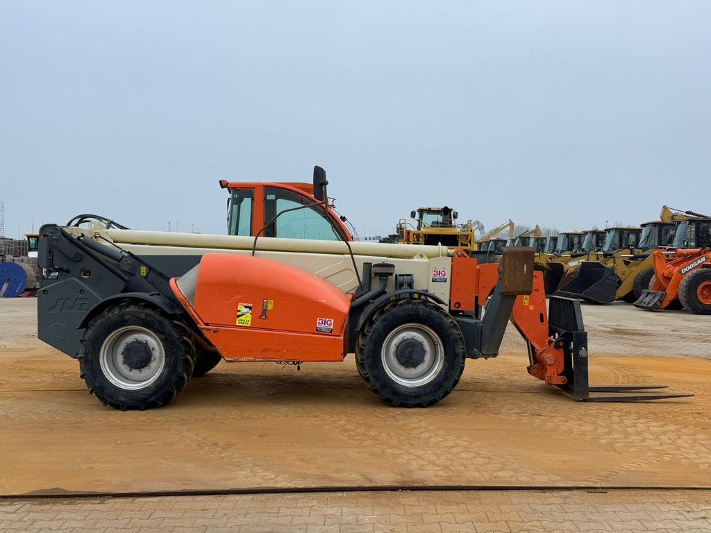 JLG 4017