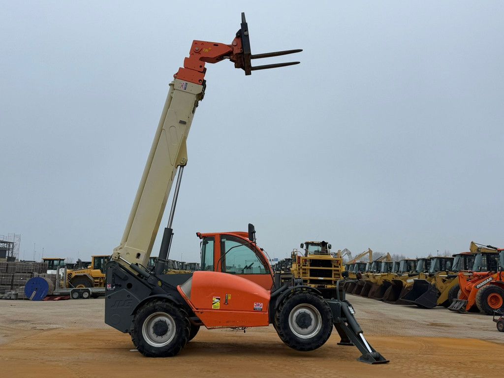 JLG 4017