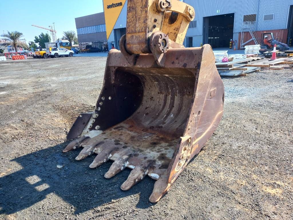 CAT 350 (Abu Dhabi)