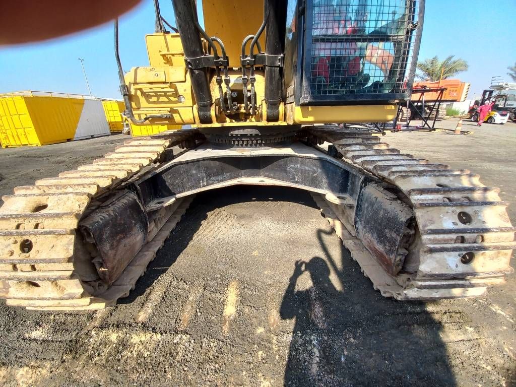 CAT 350 (Abu Dhabi)