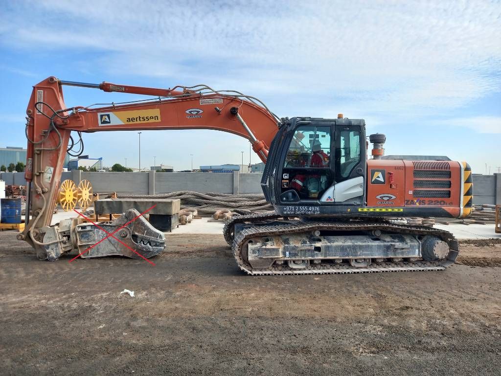 Hitachi ZX220LC (Abu Dhabi)