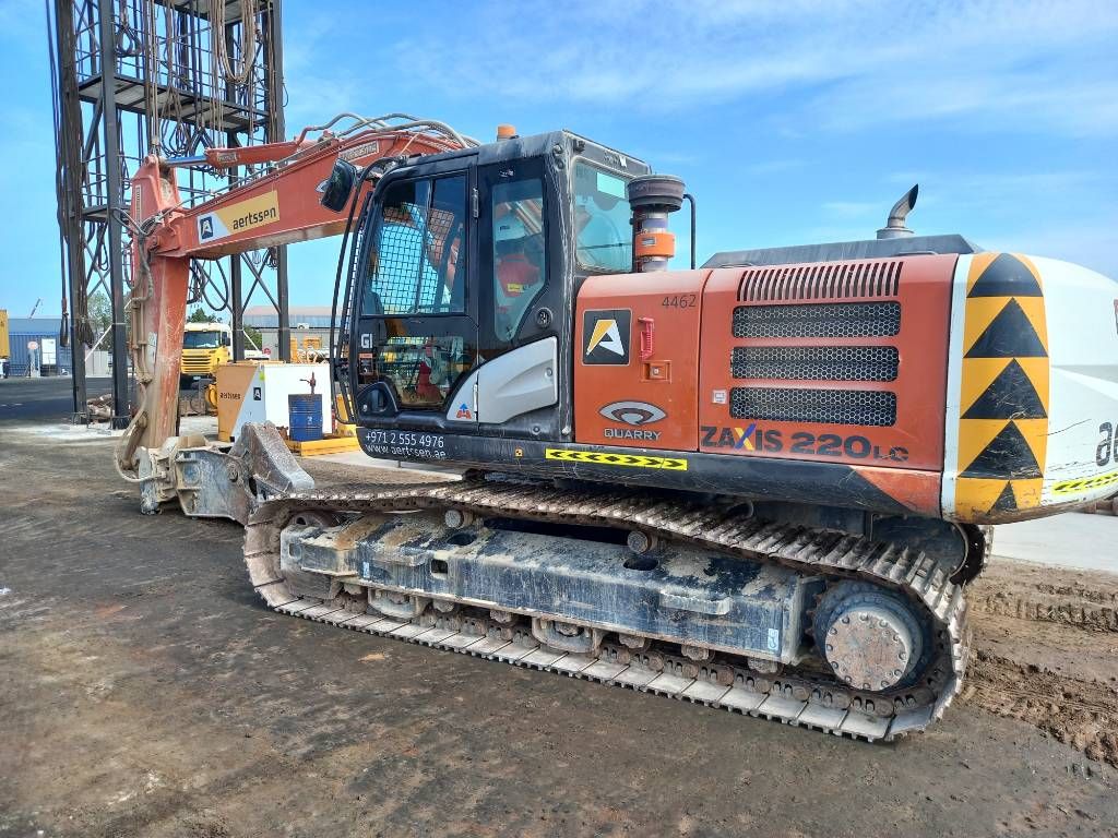 Hitachi ZX220LC (Abu Dhabi)