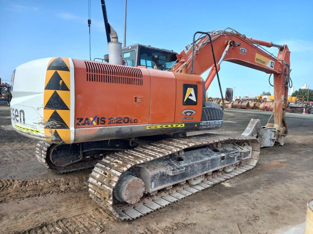 Hitachi ZX220LC (Abu Dhabi)