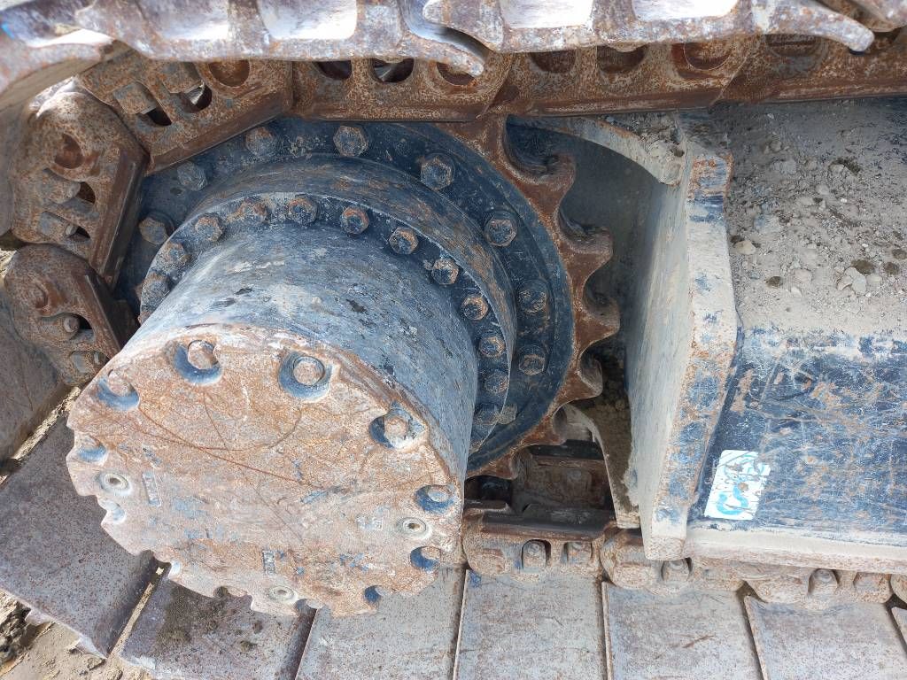 Hitachi ZX220LC (Abu Dhabi)