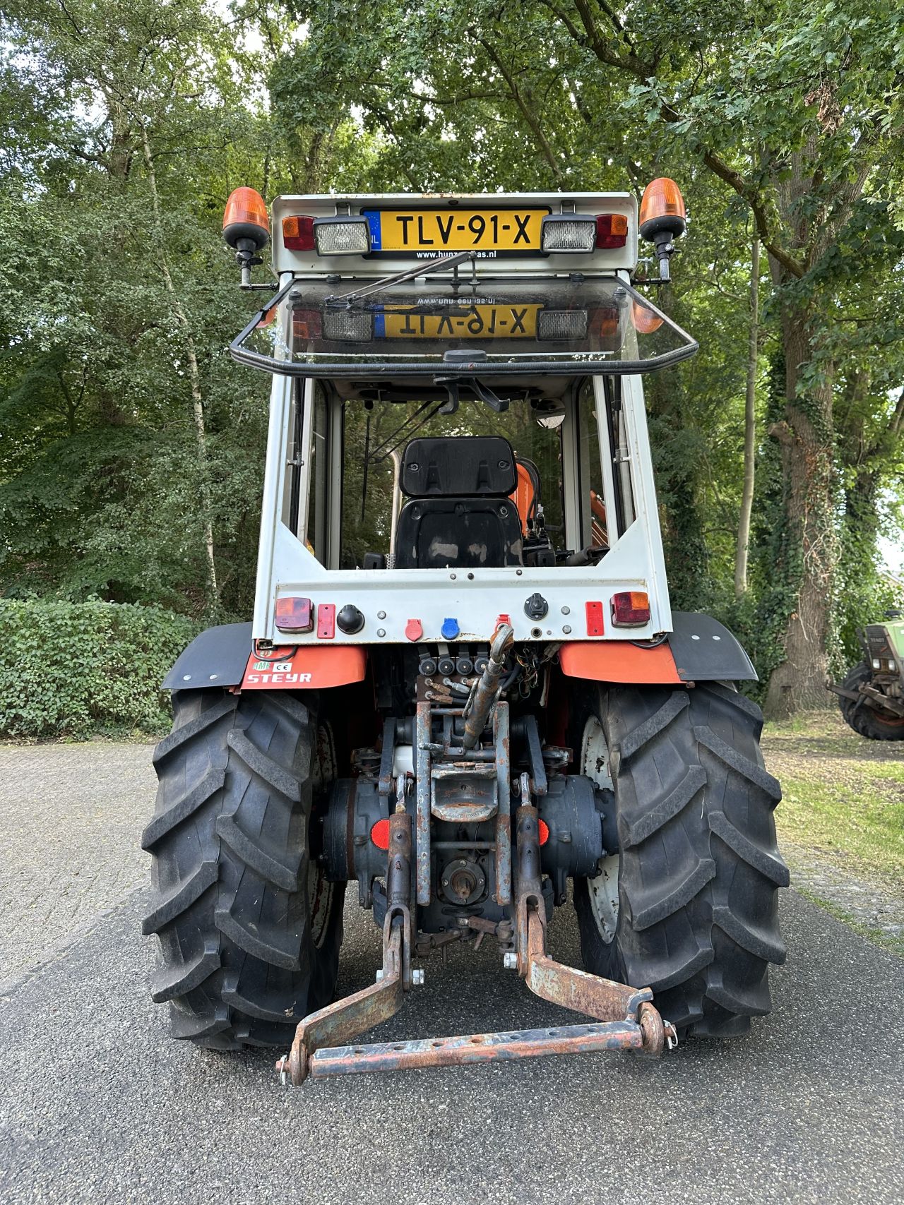 Steyr 8075 AS Smalspoor met maaiarm