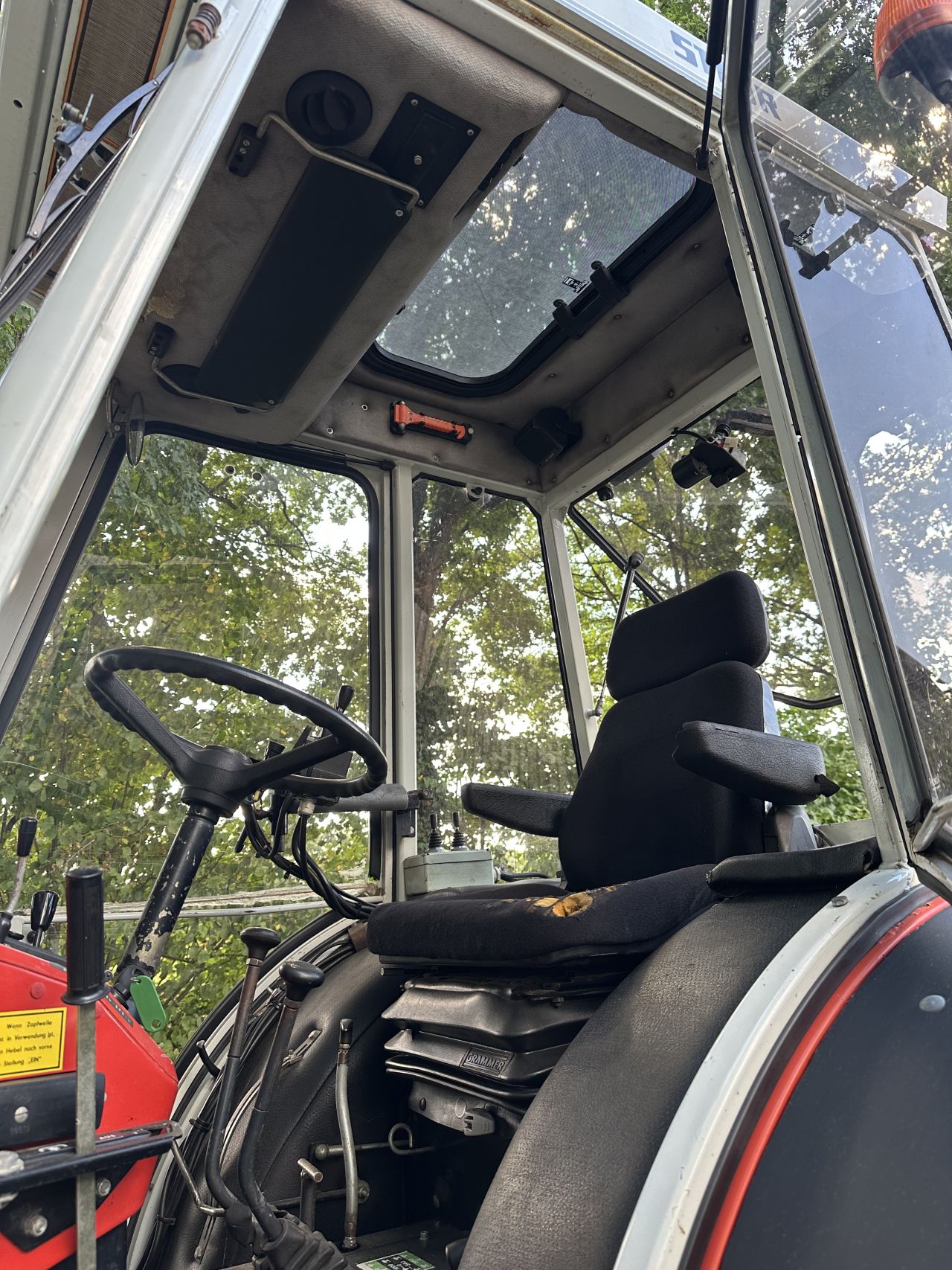 Steyr 8075 AS Smalspoor met maaiarm