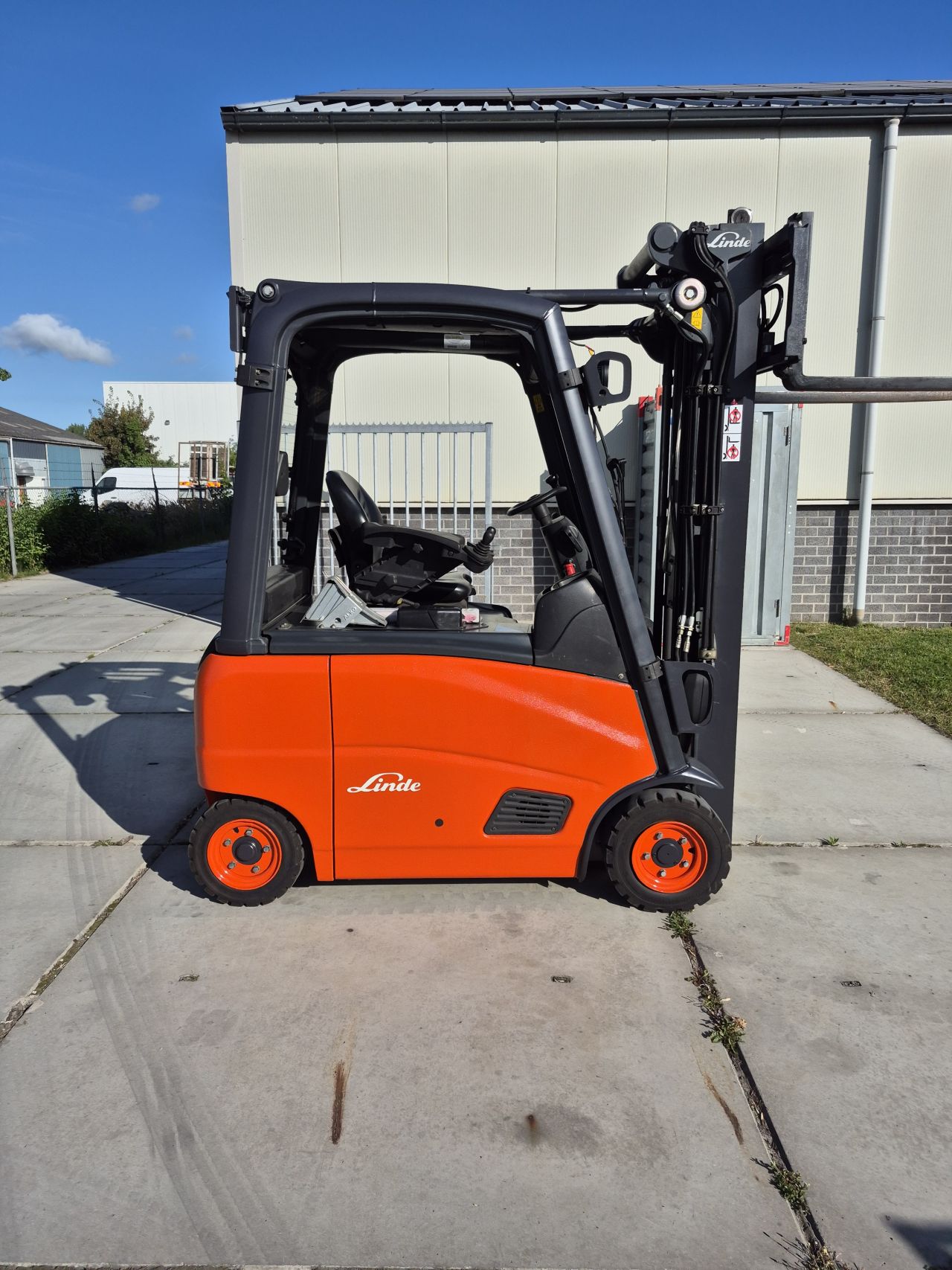 Linde E16PH-01 triplex sideshift 5.220 mm accu 100%