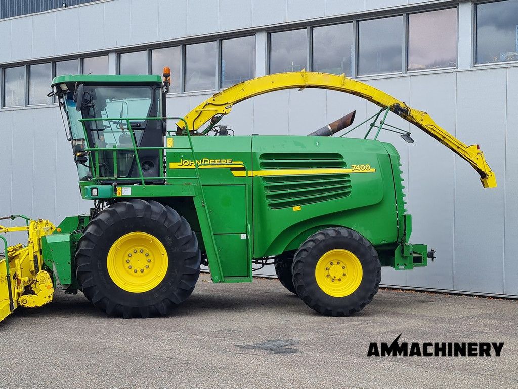 John Deere 7400